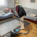 EFELER BELEDİYESİ EKİPLERİ, SAĞLIK SORUNLARI NEDENİYLE GÜNLÜK İHTİYAÇLARINI KARŞILAMAKTA ZORLANAN VATANDAŞLARA EVDE KİŞİSEL BAKIM, BERBER, KUAFÖR VE TEMİZLİK HİZMETİ SUNUYOR.