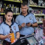 YENİ EĞİTİM ÖĞRETİM YILININ BAŞLAMASIYLA HAREKETE GEÇEN KUŞADASI BELEDİYESİ ZABITA EKİPLERİ, KIRTASİYELERDE ETİKET, FİYAT VE RAF-KASA UYUMUNU DENETLED
