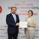 AYDIN’DA GÖREV YAPAN AİLE HEKİMLERİNE YÖNELİK 'TANIDAN TEDAVİYE GÜNCEL YAKLAŞIMLAR' EĞİTİMLERİ KAPSAMINDA, KORUYUCU HEKİMLİK, GÜNCEL KLİNİK UYGULAMALAR, SAĞLIK HİZMET BASAMAKLARI ARASINDAKİ ENTEGRASYON VE HASTA YÖNETİM SÜREÇLERİ ELE ALINDI.