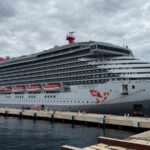 MUĞLA’NIN BODRUM İLÇESİNDE GELEN SCARLET LADY ADLI YOLCU GEMİSİ, TOPLAMDA 2 BİN 560 YOLCU GETİRDİ.