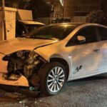 BAYRAMPAŞA’DA POLİSİN ‘DUR’ İHTARINA UYMAYAN OTOMOBİL KAZA YAPTI: 1 GÖZALTI