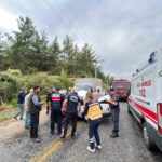 AYDIN'IN BOZDOĞAN İLÇESİNDE OTOMOBİL VE KAMYONETİN ÇARPIŞMASI SONUCU MEYDANA GELEN TRAFİK KAZASINDA 1 KİŞİ HAYATINI KAYBEDERKEN, 2 KİŞİ DE YARALANDI.