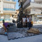 GERMENCİK BELEDİYESİ TARAFINDAN PARK MAHALLESİ'NDE YÜRÜTÜLEN PARKE TAŞI DÖŞEME ÇALIŞMALARI DEVAM EDİYOR. İLÇENİN İŞLEK NOKTALARINDAN HÜSEYİN ÇONDUR SOKAK'TA SÜRDÜRÜLEN ÇALIŞMALARI BELEDİYE BAŞKANI BURAK ZENCİRCİ YERİNDE İNCELEDİ.