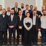 MANİSA TİCARET BORSASI’NDA GERÇEKLEŞTİRİLEN ORGAN SEÇİMLERİNDE MEVCUT BAŞKAN SADIK ÖZKASAP YENİDEN BAŞKAN SEÇİLDİ. ÖZKASAP, 93 OY ALARAK GÜVEN TAZELERKEN, RAKİBİ RIZA SEYYAR 74 OYDA KALDI.