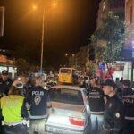 AYDIN'IN EFELER İLÇESİNDE VATANDAŞLARIN HUZUR VE GÜVENLİĞİNİN SAĞLANMASI AMACIYLA 'HUZUR' UYGULAMASI GERÇEKLEŞTİRİLİRKEN, YENİ İL EMNİYET MÜDÜRÜ FARUK KARADUMAN DA KONTROL NOKTALARINI TEK TEK GEZEREK DENETLEDİ.