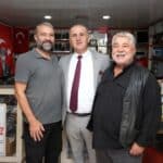 İNCİRLİOVA BELEDİYE BAŞKANI AYTEKİN KAYA, İNCİRLİOVA KÖYLÜ PAZARI'NI ZİYARET EDEREK PAZARDA FAALİYET GÖSTEREN ESNAF VE VATANDAŞLARLA BİR ARAYA GELDİ. KAYA, ESNAF VE VATANDAŞLARIN GÖRÜŞ, ÖNERİ VE TALEPLERİNİ DİNLEYEREK HAYIRLI ALIŞVERİŞ VE BEREKETLİ KAZANÇ TEMENNİSİNDE BULUNDU.