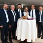 AYDIN TİCARET BORSASI’NDA SEÇİM HEYECANI SONA ERERKEN, AYDIN TİCARET BORSASI MEVCUT YÖNETİM KURULU BAŞKANI FEVZİ ÇONDUR, BORSA ÜYELERİNİN OYLARIYLA YENİDEN BAŞKAN SEÇİLEREK GÜVEN TAZELEDİ.