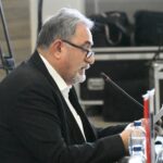 KUŞADASI BELEDİYESİ MECLİS ÜYESİ VE ZİRAAT MÜHENDİSİ HASAN GÖÇMEN, NÜFUS ARTIŞININ KENTİN İMAR YAPISI VE TARIM ALANLARI ÜZERİNDEKİ ETKİSİNİ RAKAMLARLA AÇIKLARKEN, 2050 YILINDA NÜFUSUN 585 BİNE ULAŞABİLECEĞİNİ BELİRTEREK, "NÜFUS ARTIYOR DİYE HER YERİ YAPILAŞMAYA AÇAMAYIZ" DEDİ.