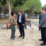 MANİSA'NIN KULA İLÇESİNDE KAYMAKAM TALHA ALTUNTAŞ, 1 EKİM DÜNYA YAŞLILAR GÜNÜ DOLAYISIYLA EMRE MAHALLESİ'NDEKİ YAŞLI VATANDAŞLARI HANELERİNDE ZİYARET EDEREK HAYIR DUALARINI ALDI.