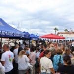 MARMARİS’İN LEZZET, MÜZİK, KÜLTÜR VE EĞLENCEYİ BULUŞTURAN MARMARİS DENİZ ÜRÜNLERİ FESTİVALİ’NDE COŞKU DORUĞA ULAŞTI. SELİMİYE’DE DÜZENLENEN FESTİVALİN İKİNCİ GÜNÜNDE KORDON BOYUNCA UZANAN ETKİNLİK ALANI ZİYARETÇİLERLE DOLARKEN, MARMARİS’TEN VE ÇEVRE İL VE İLÇELERDEN GELEN YÜZLERCE KİŞİ MÜZİK, DANS VE GASTRONOMİ DOLU BİR GÜN YAŞADI.