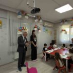 MANİSA’NIN SARIGÖL İLÇESİNDE İLÇE MİLLİ EĞİTİM MÜDÜRÜ YILDIRAY DEMİRTAŞ VE ŞUBE MÜDÜRÜ MUHİTTİN ŞEN, ÖZEL ÜSTEK ANAOKULUNU ZİYARET ETTİ.