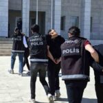 MUĞLA’DA 2-4 EKİM TARİHLERİ ARASINDA MİLAS VE BODRUM CUMHURİYET BAŞSAVCILIKLARI KOORDİNESİNDE MUĞLA EMNİYET MÜDÜRLÜĞÜ NARKOTİK ŞUBE MÜDÜRLÜĞÜ EKİPLERİNCE UYUŞTURUCU MADDE TİCARETİNİ ÖNLEMEYE YÖNELİK GERÇEKLEŞTİRİLEN OPERASYONLARDA 3 ŞAHIS TUTUKLANDI.