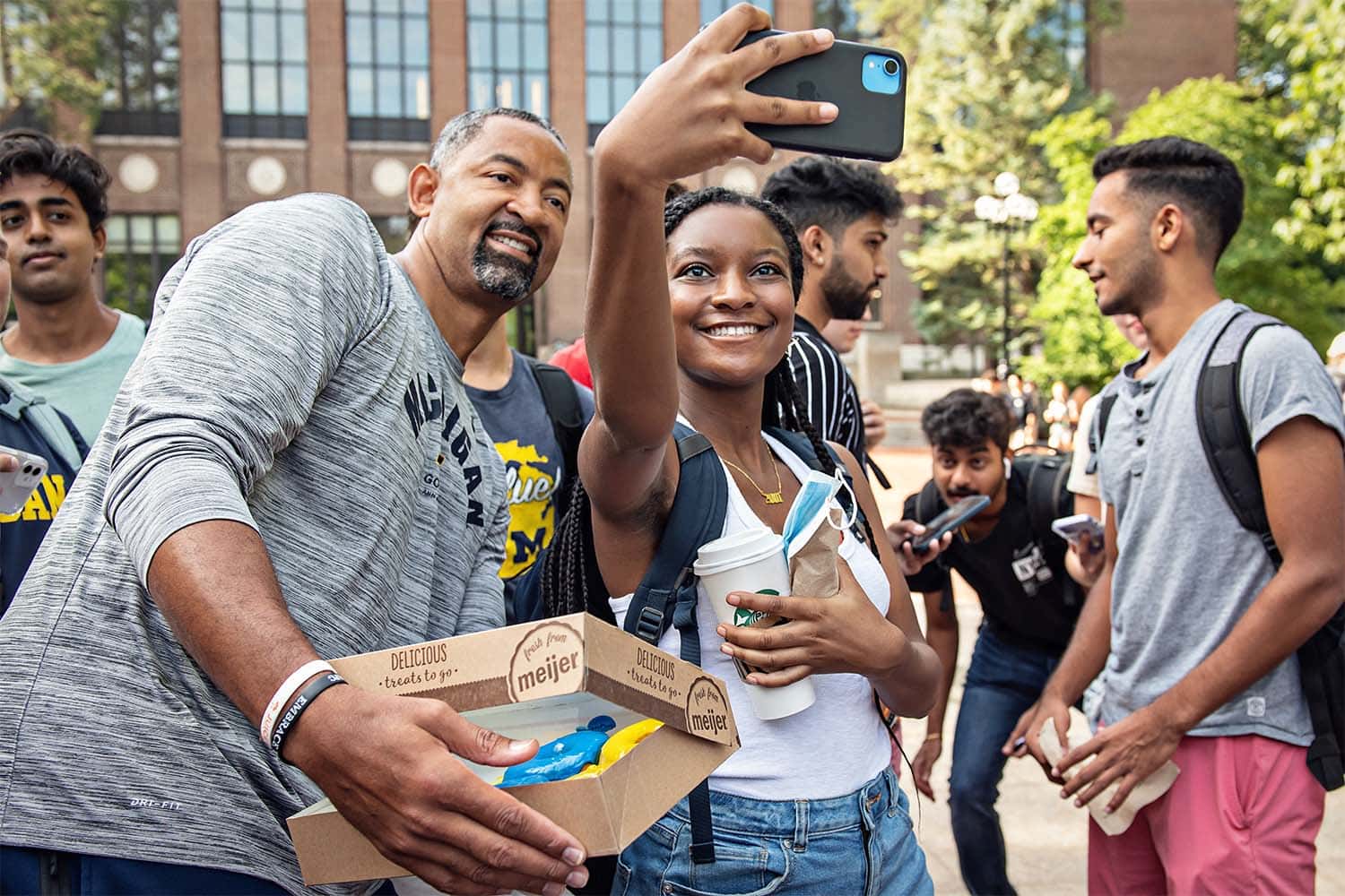 Juwan Howard with Students