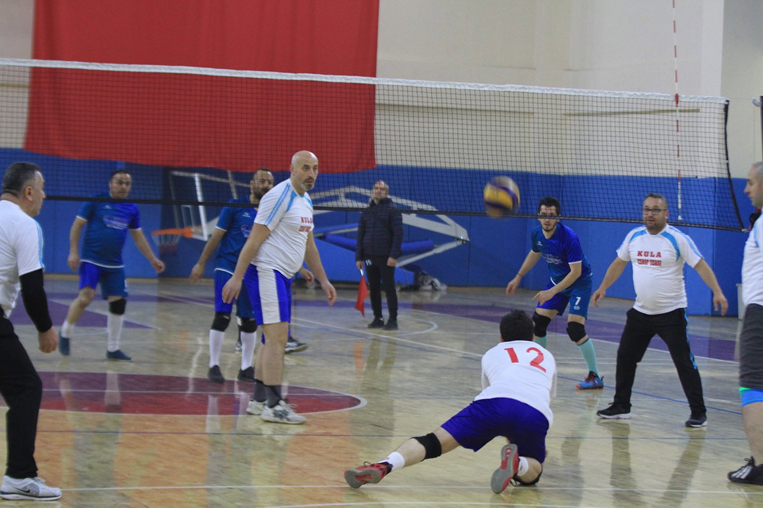 Kurumlar arası voleybol turnuvasının şampiyonu Esnafspor