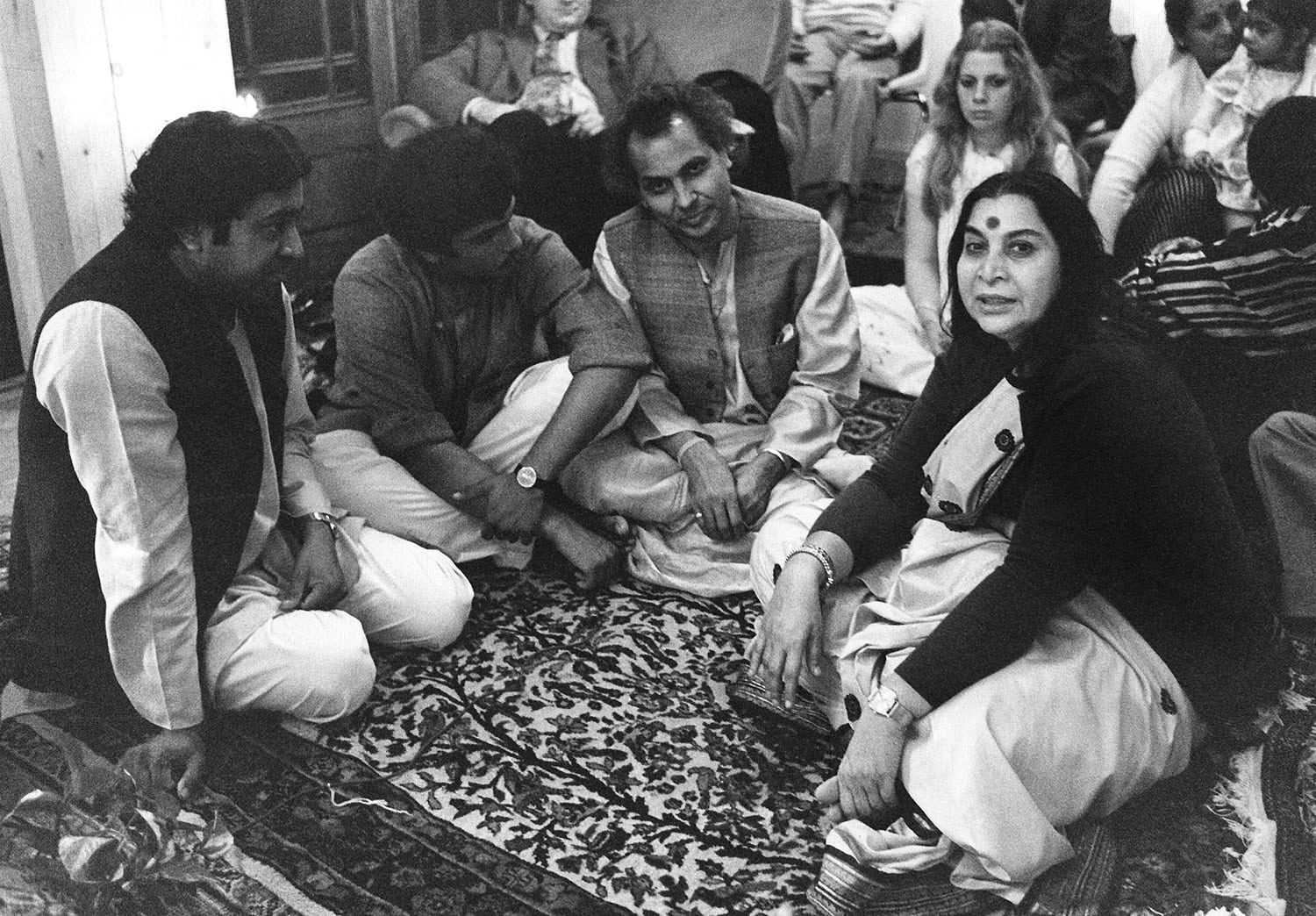 BN_shri-mataji-in-england