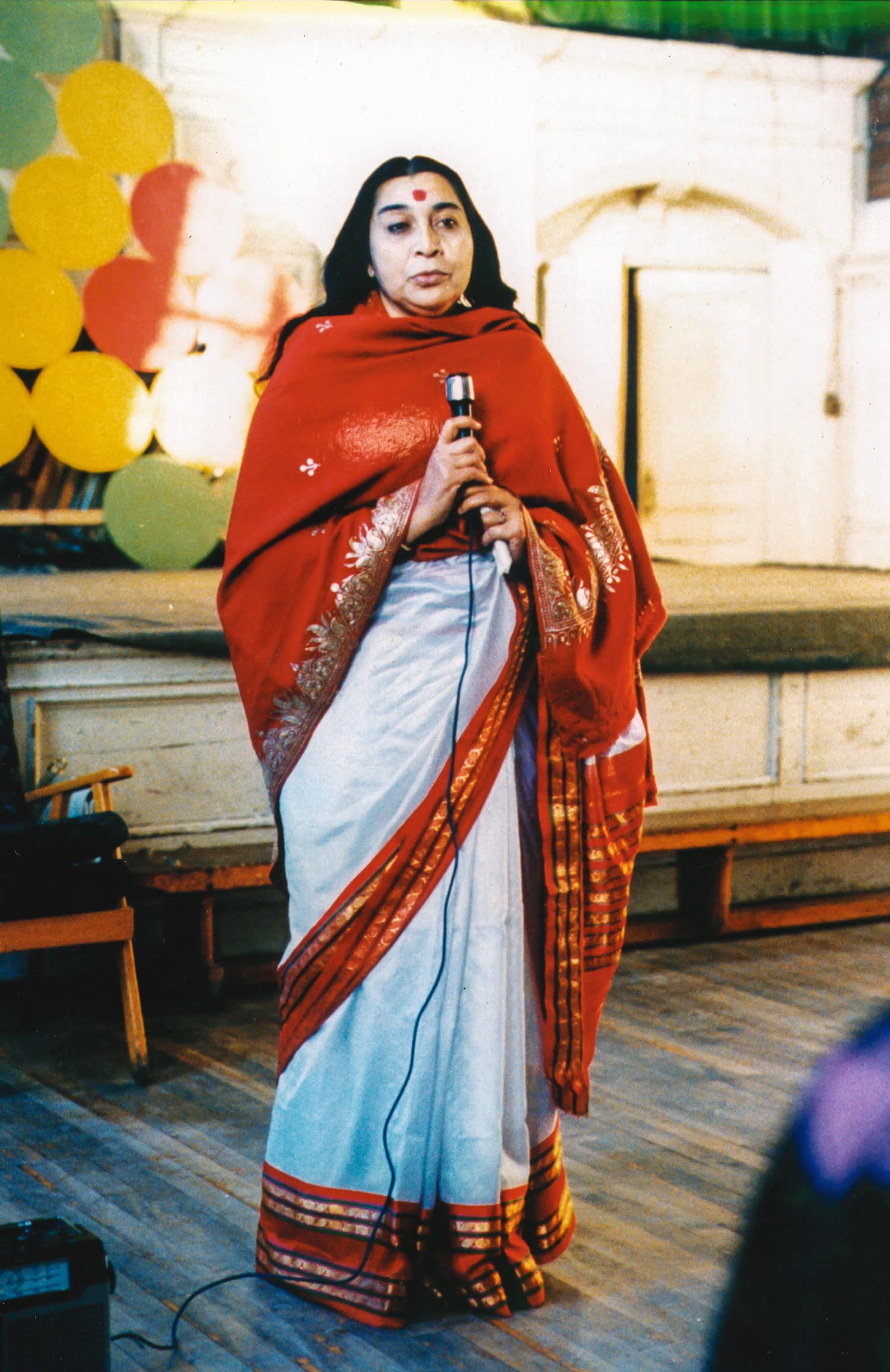 Shri Mataji hablando sobre espiritualidad y Sahaja Yoga