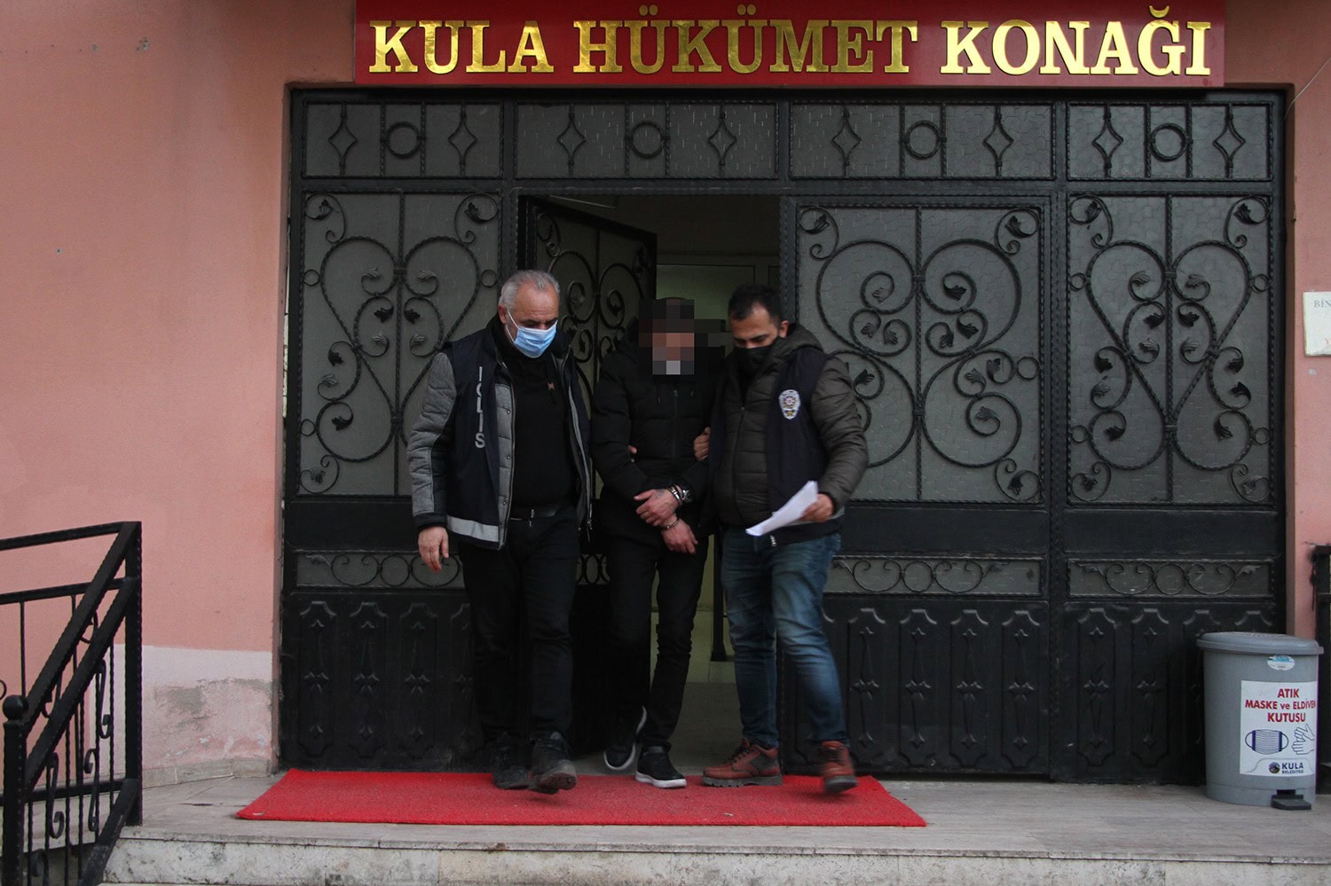 Kiralık otomobille uyuşturucu sevkiyatı polise takıldı