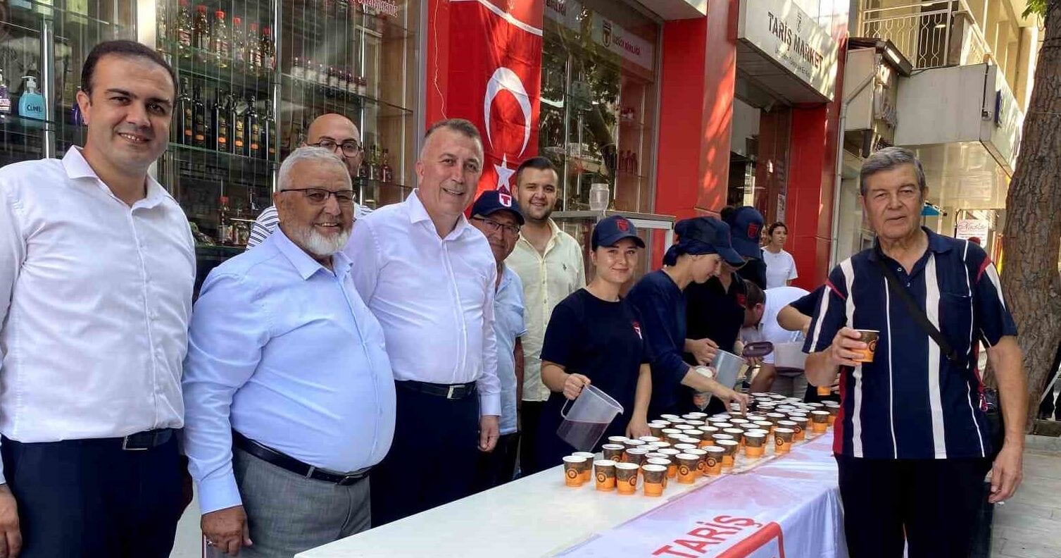 TARİŞ’ten Alaşehirlilere ücretsiz üzüm suyu ikramı
