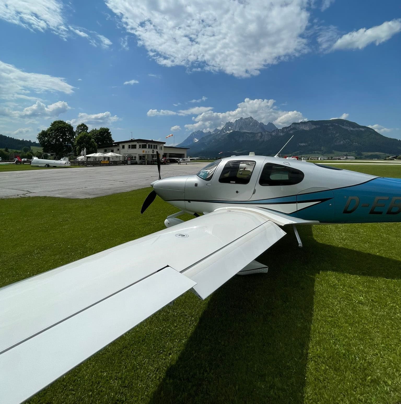 Prive jet huren prijs van een Cirrus SR22 in St. Johann in Tirol