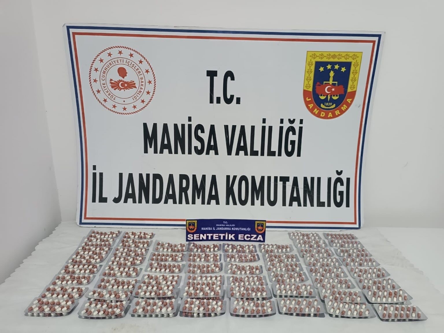 İşyerinde sentetik ecza hapı ele geçirildi