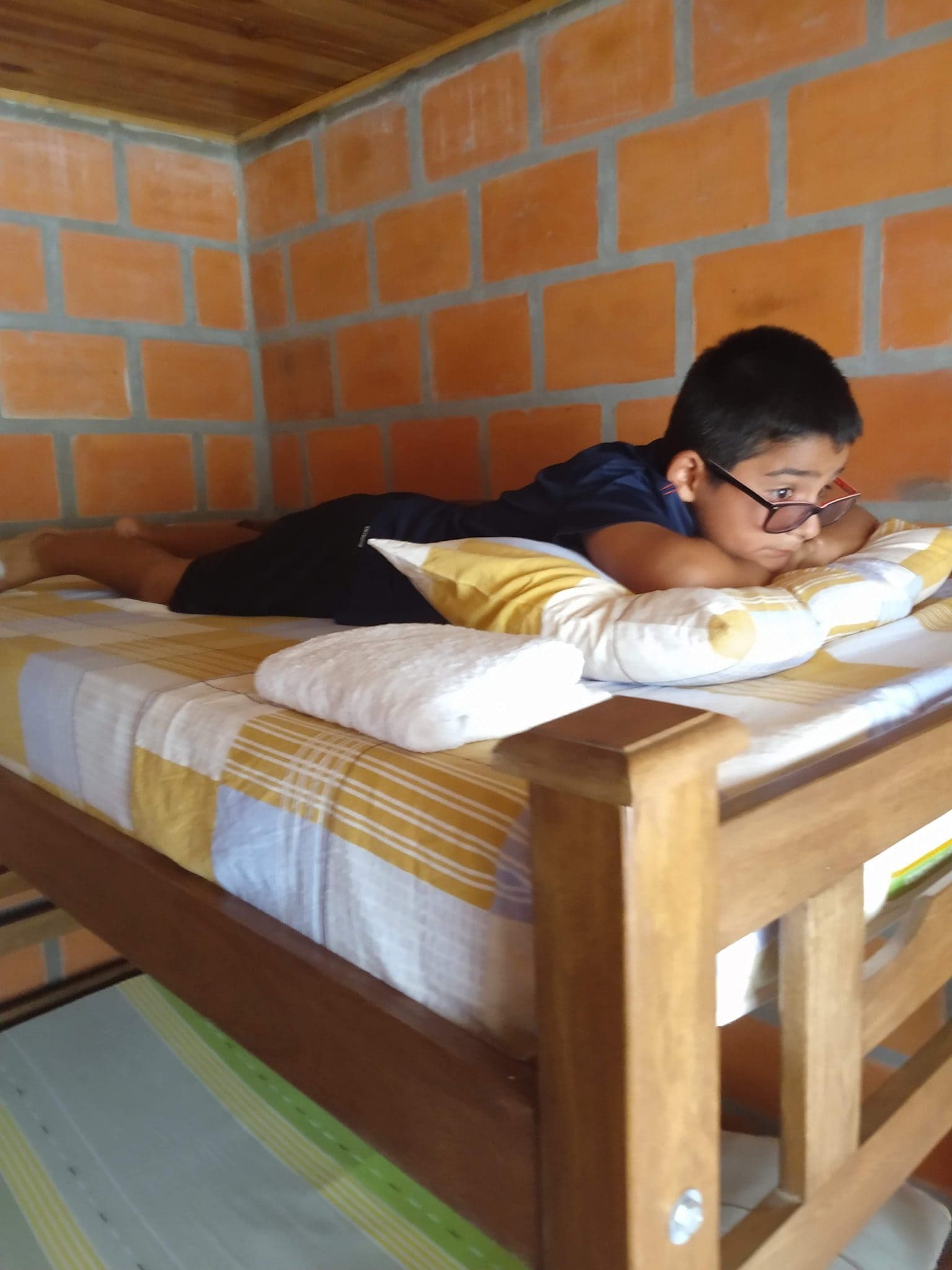 Mateo lying on his bed at Cabanas el Descanso y Zamukia