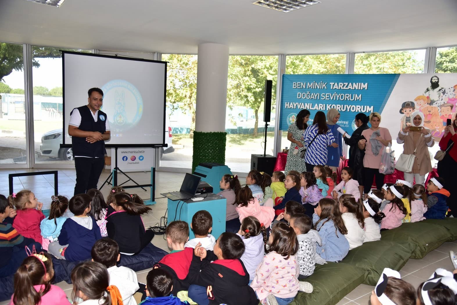 Hayvan Bakım ve Tedavi Merkezi ziyaretçi akınına uğradı