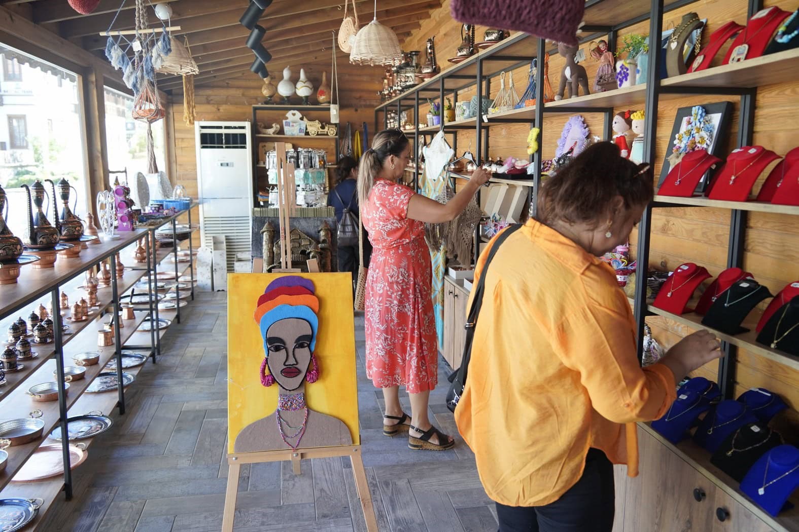 Özel öğrencilerin el emeği ürünleri ‘Üreten Eller’ mağazalarında