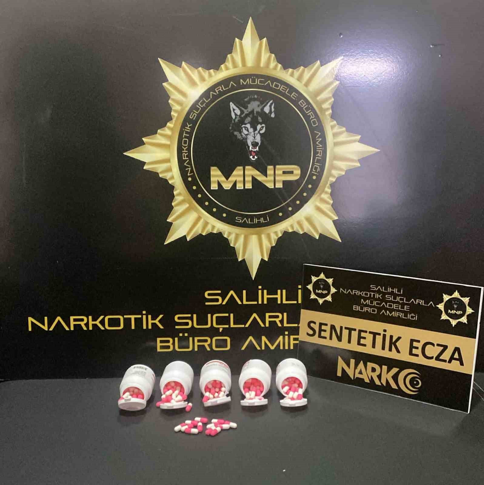 Manisa’da torbacı operasyonu: Üst aramasından 267 uyuşturucu hap çıktı