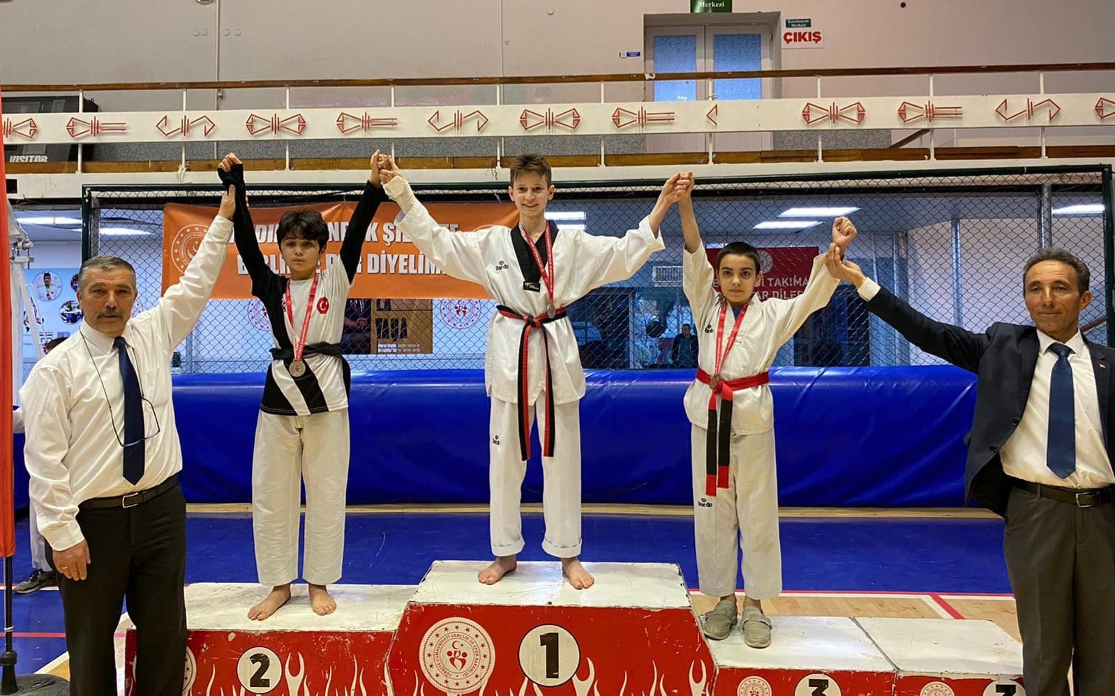 Yunusemreli tekvandoculardan 5 madalya