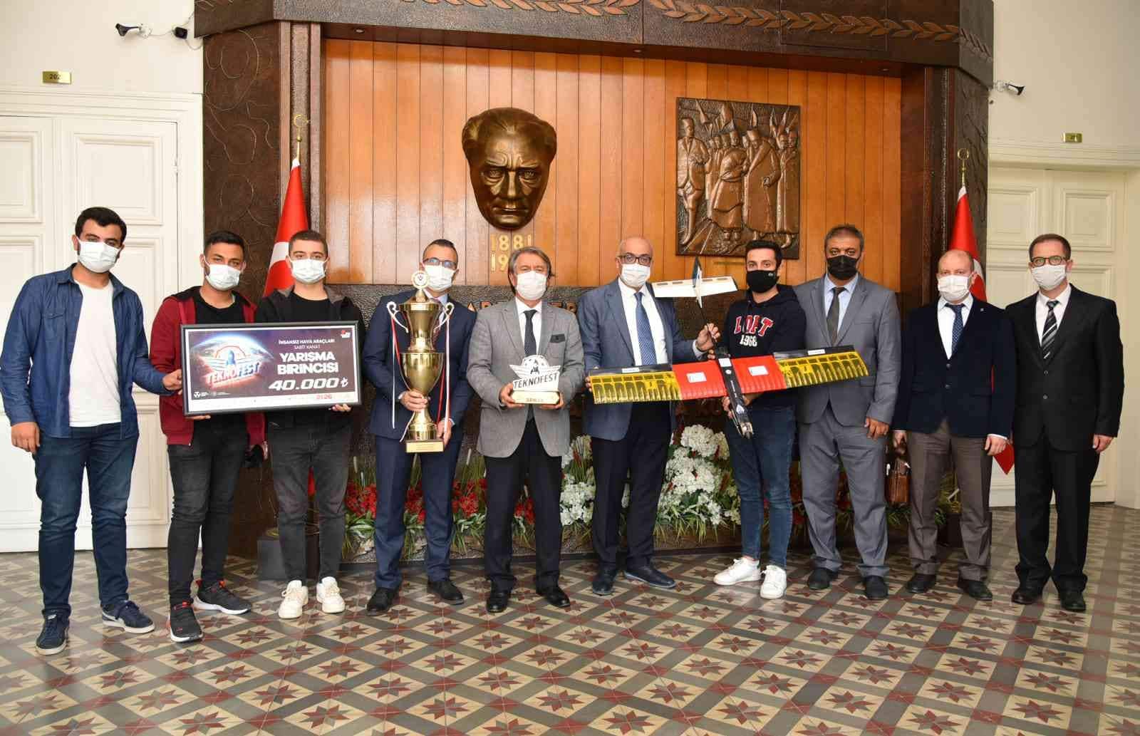TEKNOFEST 2021’de iki dalda birinci olan ’KAYGUSUZ’ takımına tebrik
