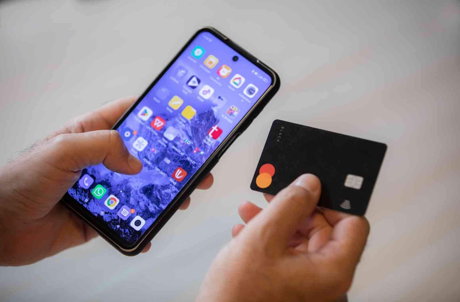 E-kredi kartı güvenlik açığı doğurabilir