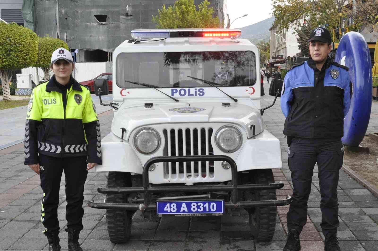 Fethiye’de Turizm Polisi’nin 1954 model nostaljik aracı