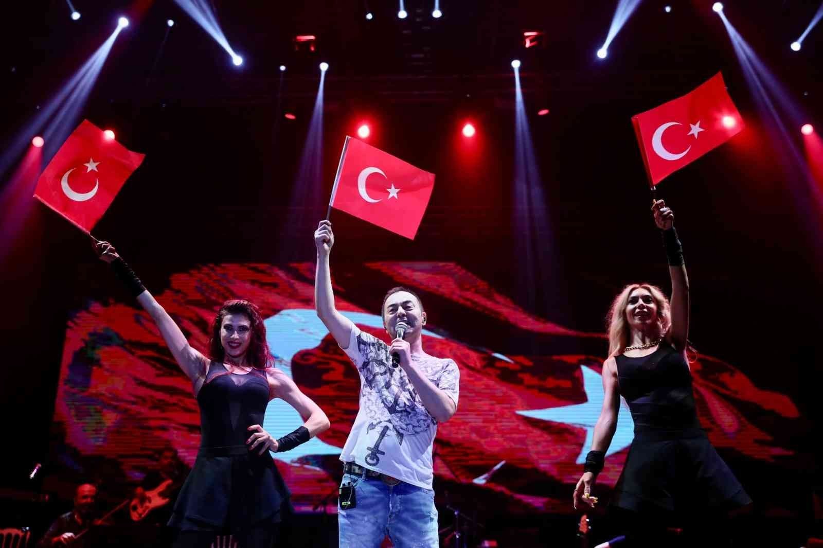 İzmirliler 30 Ağustos’u konserlerle kutladı