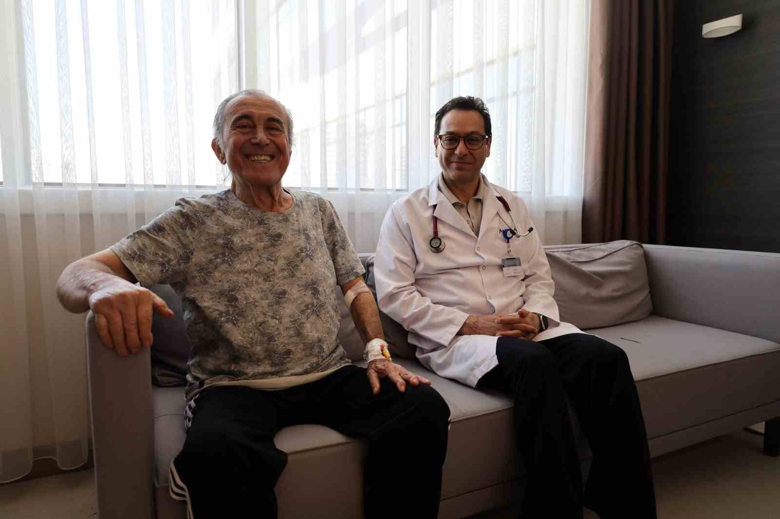 Böbrek nakilli 76 yaşındaki hasta, kolanjioskopi ile sağlığına kavuştu