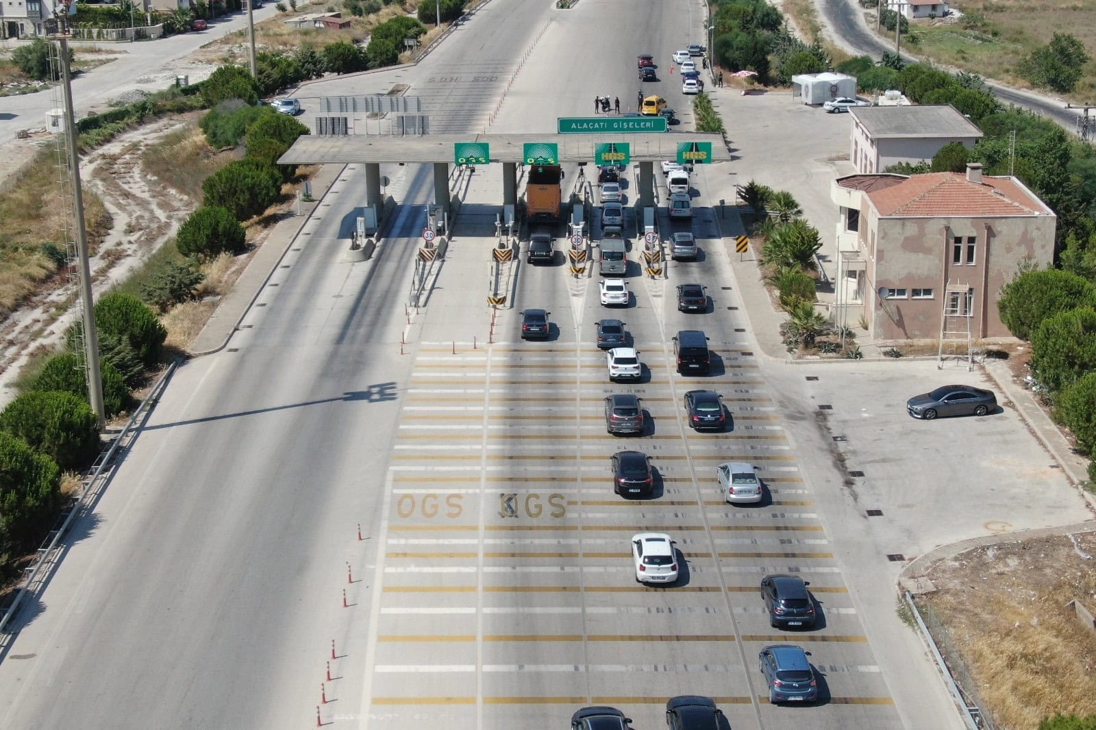 Çeşme’de tatilci yoğunluğu başladı