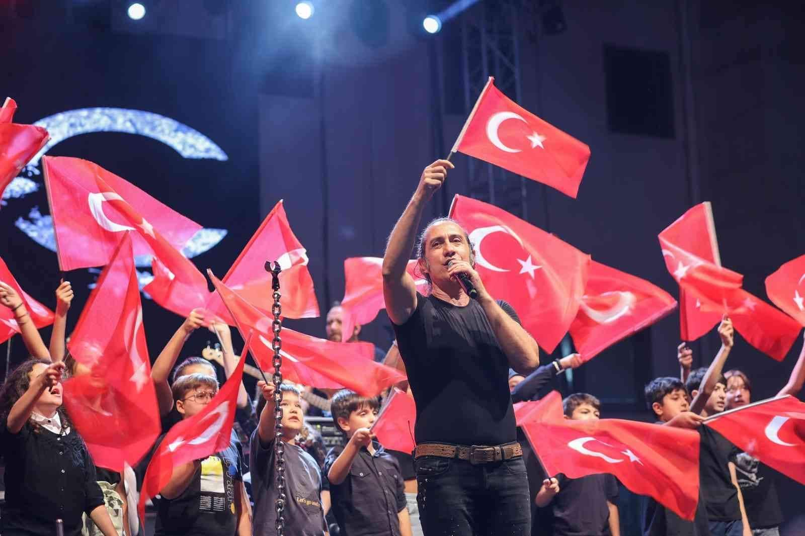 Kıraç’ın Uşak için hazırladığı klip 24 saatte binlerce izlendi