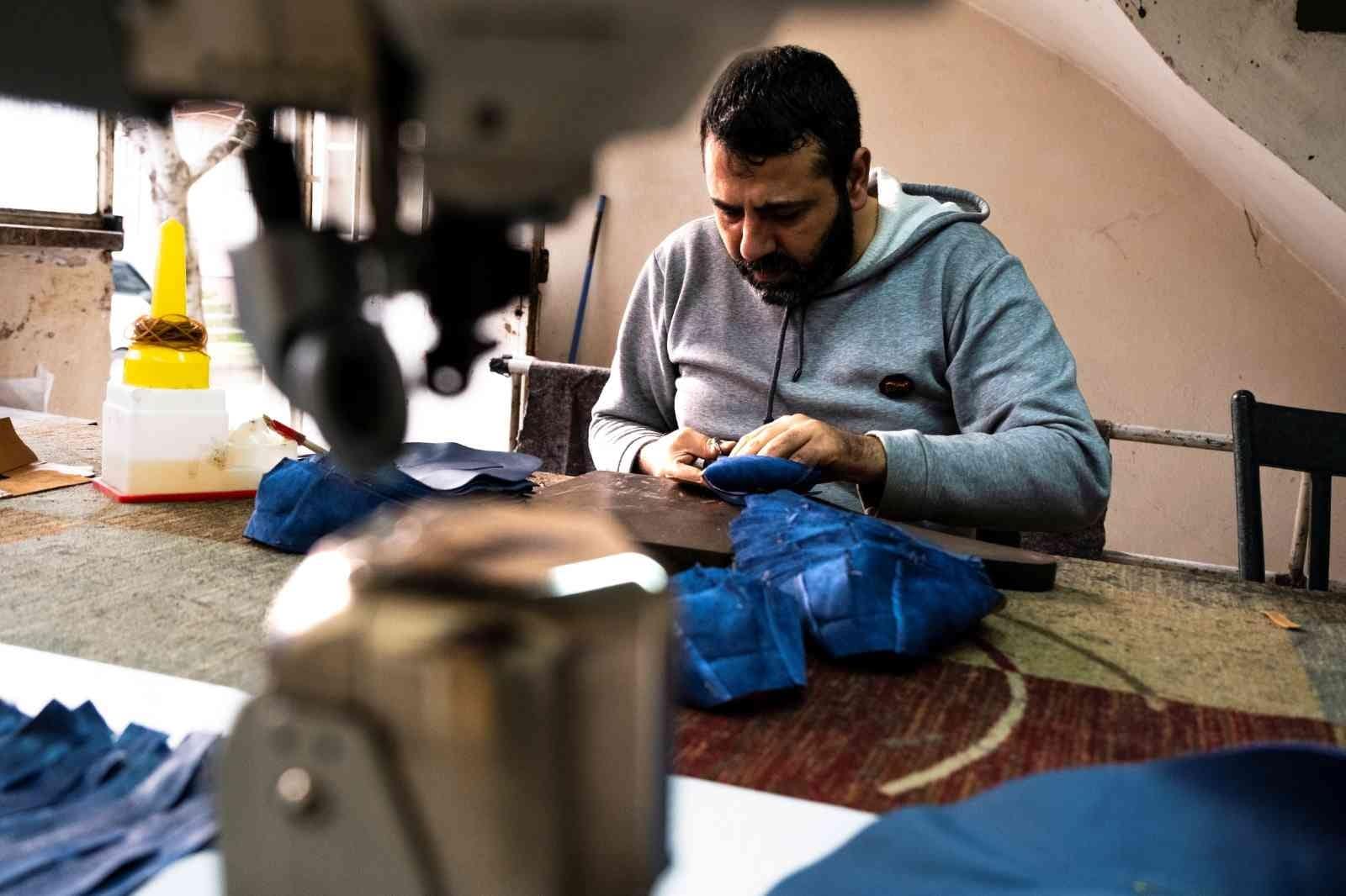 Saya ustaları dertli: ‘İşçiliğine 15 lira veriyorlar, mağazada 800 liraya satılıyor’