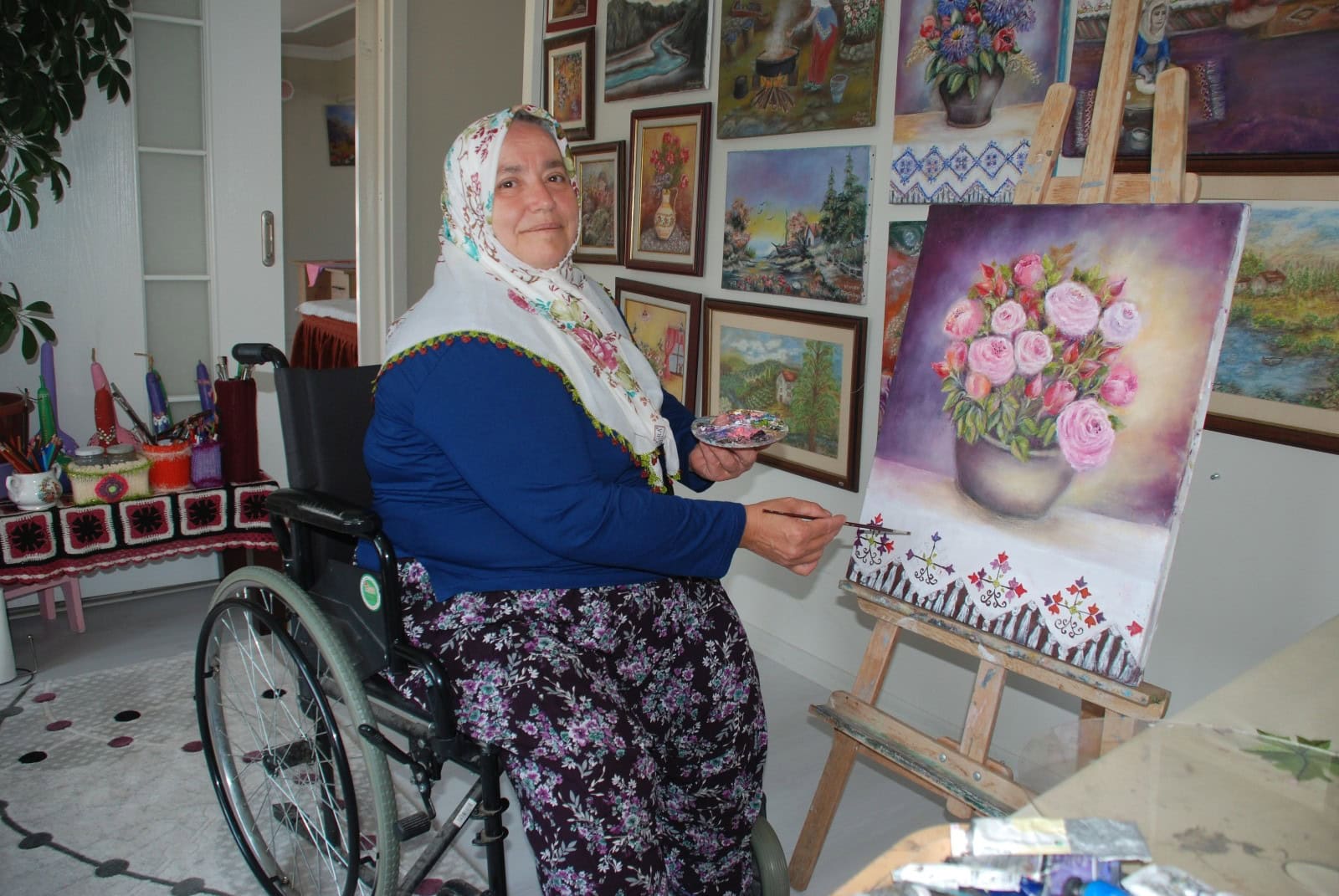 Engellere kafa tutan kadın: ‘Şalvarlı ressam’