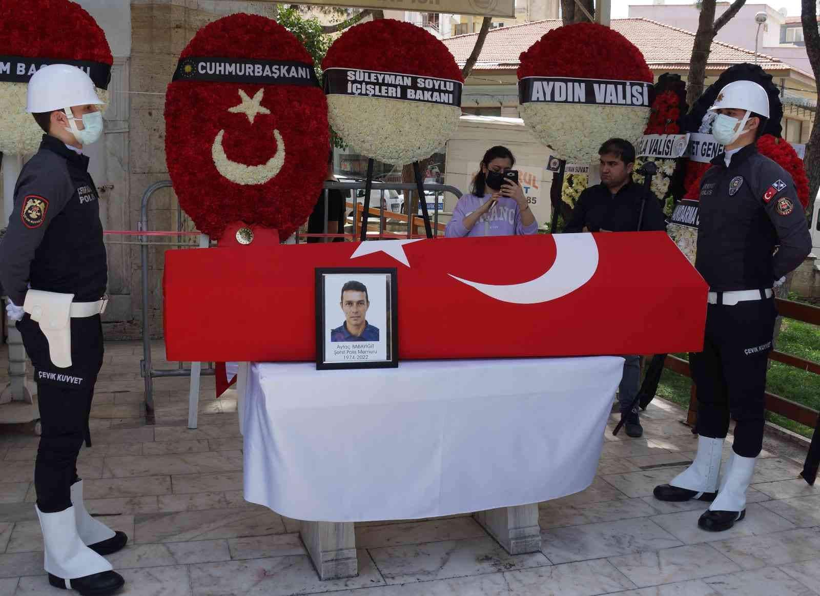 Şehit polis memuru Babayiğit, gözyaşları içerisinde uğurlandı