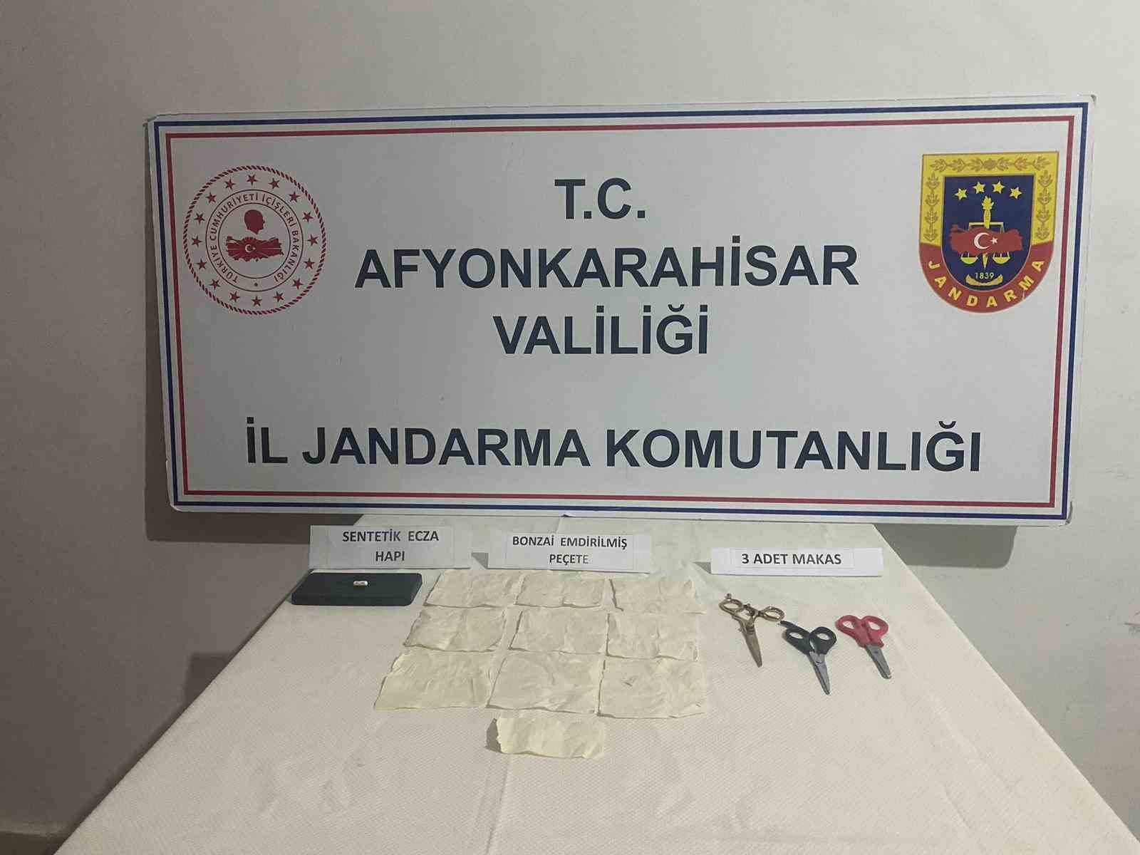 Afyonkarahisar’da peçeteye emdirilmiş bonzai ele geçirildi