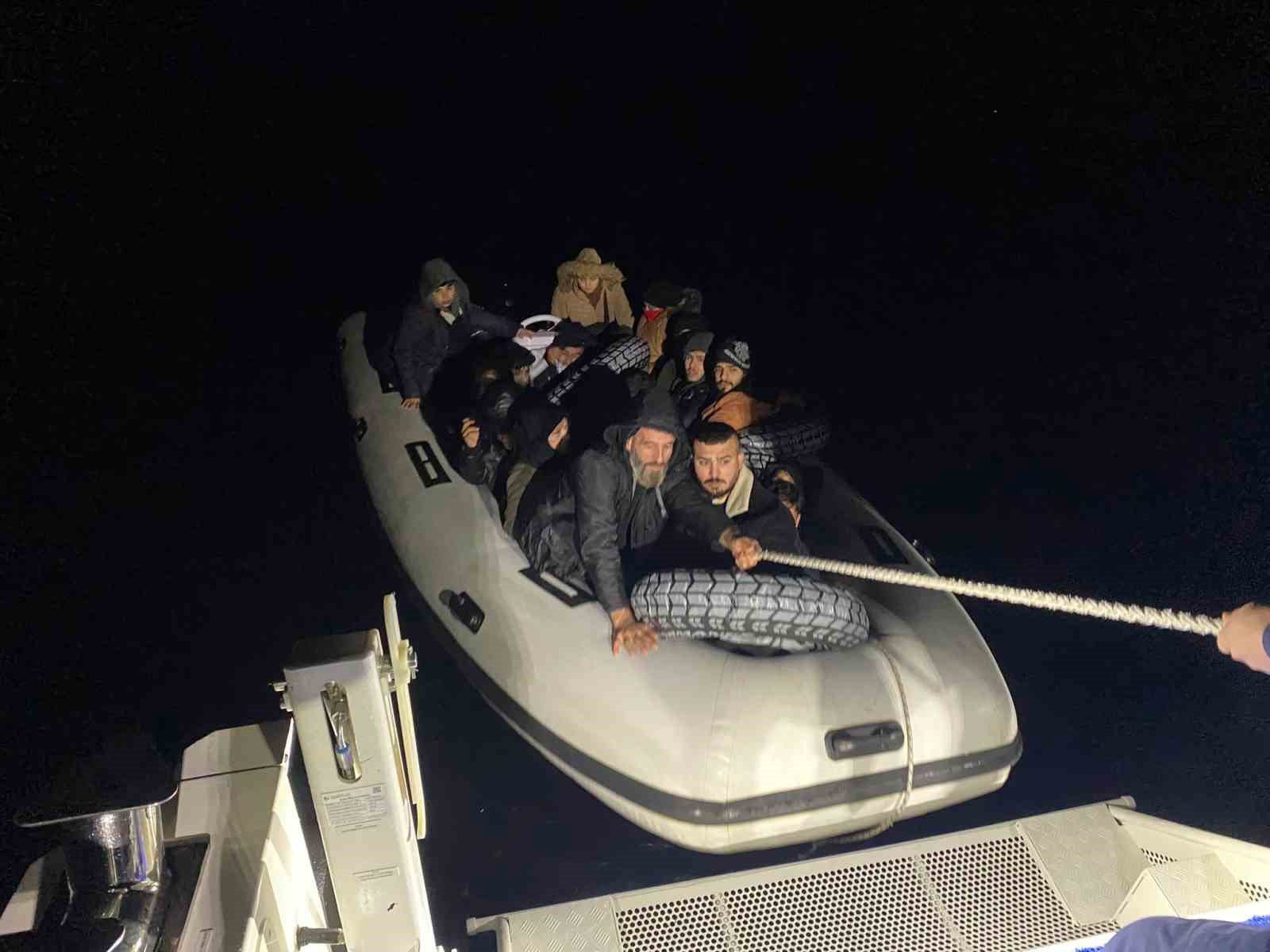 Bodrum’da 17 düzensiz göçmen kurtarıldı