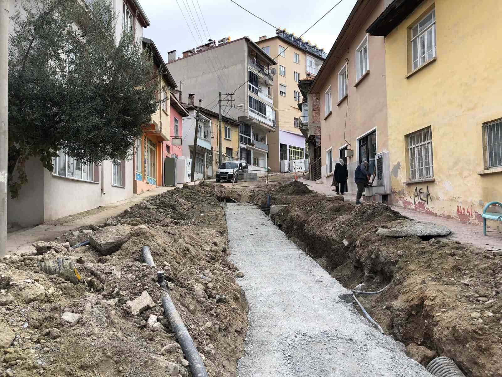 Demirci’nin yağmur suyu hattı çalışmaları devam ediyor