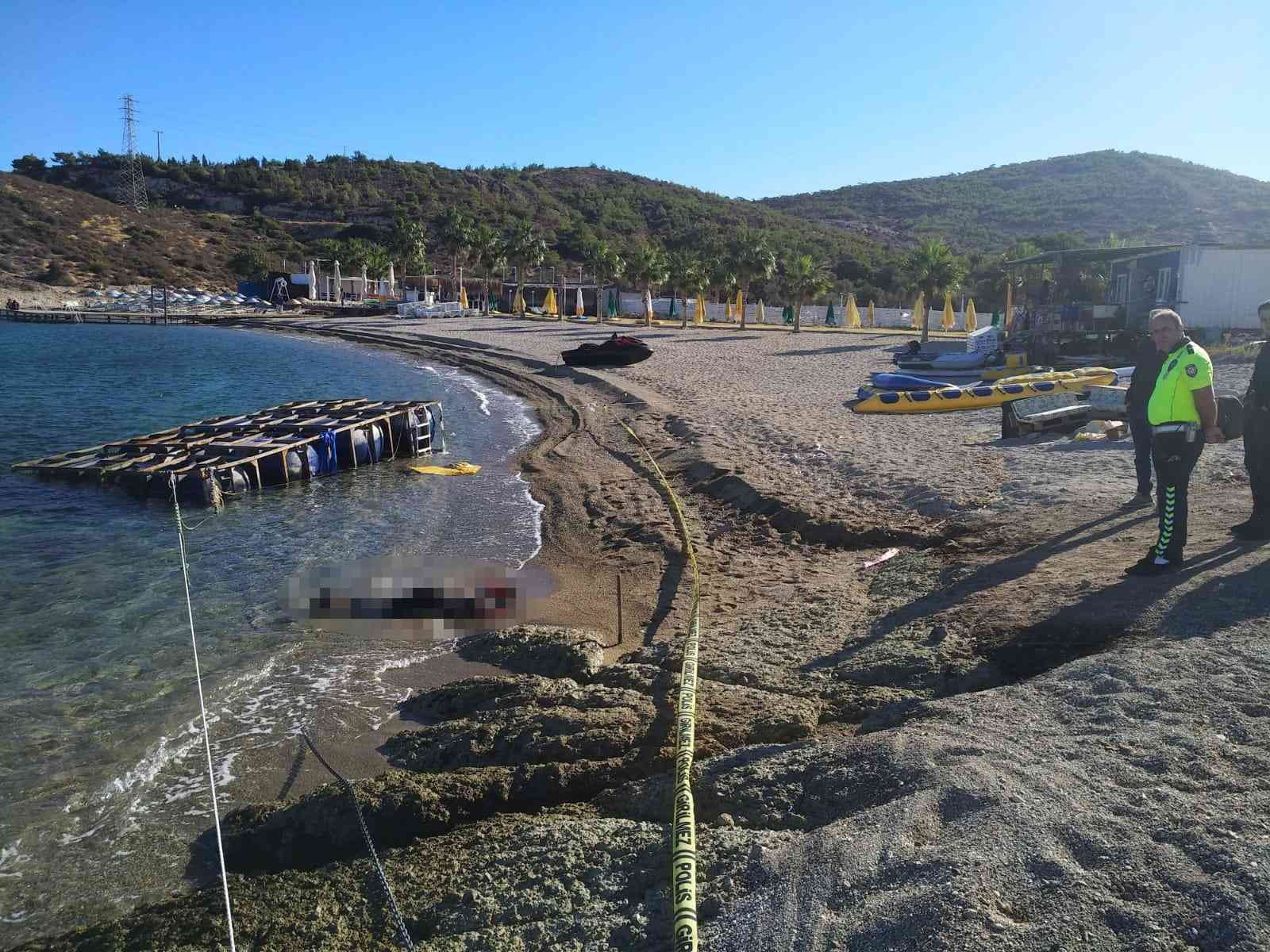Foça’da sahile ceset vurdu