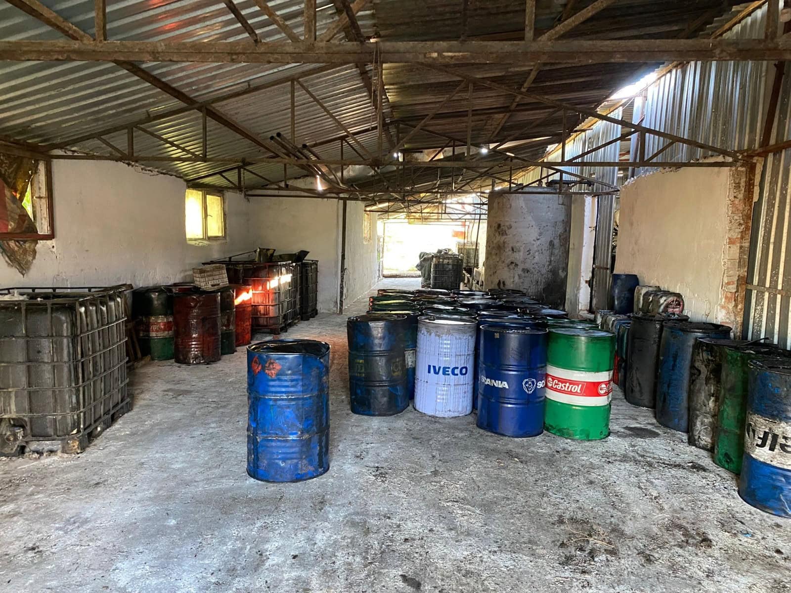 İzmir’de 16 bin litre kaçak akaryakıt ele geçirildi
