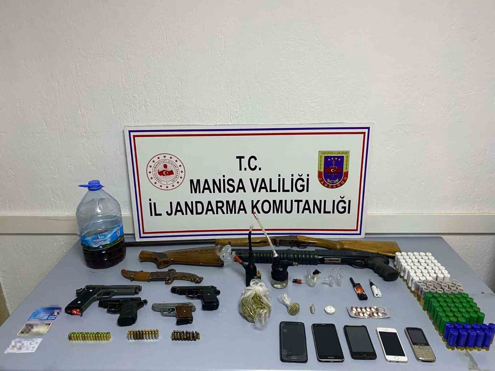 Manisa’da jandarma ekipleri uyuşturucuya geçit vermedi