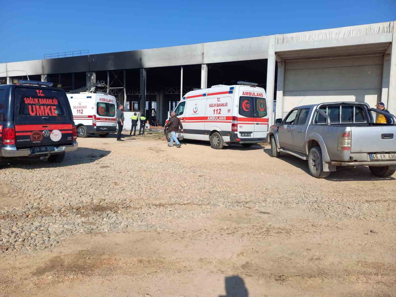Manisa’da yangın sırasında göçük altında kalan 2 işçi hayatını kaybetti