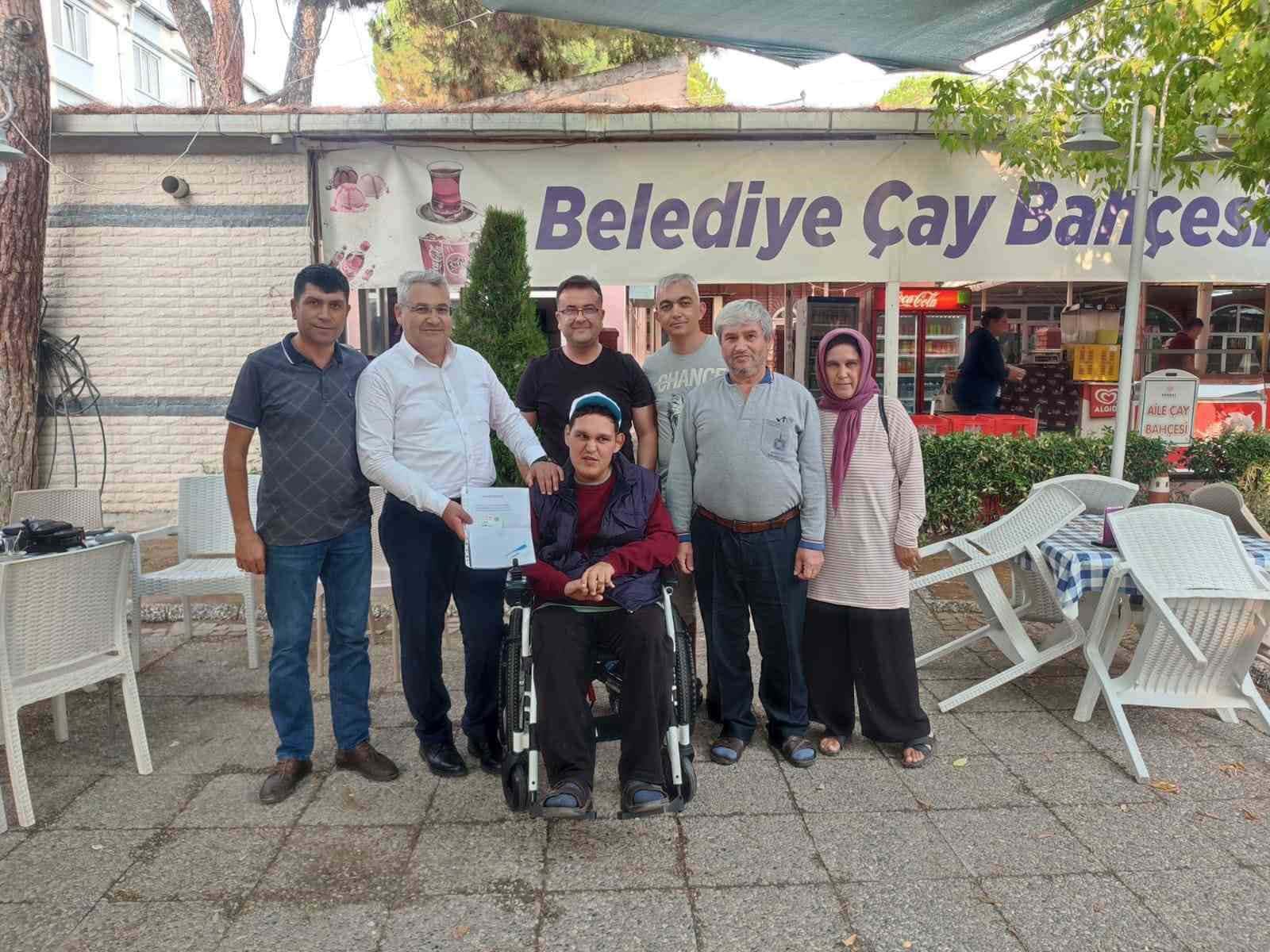 Yardımsever Gördesliler’den engelliye akülü sandalye