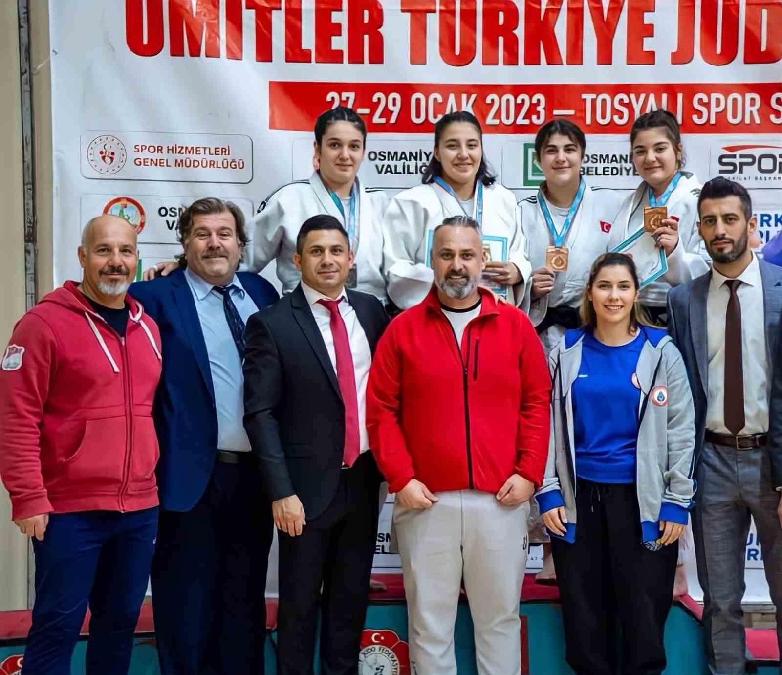 Yunusemre’nin ümitleri Osmaniye’de Manisa’nın gururu oldu