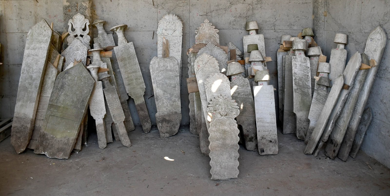 Tarihi mezar taşları Kuşadası geçmişine ışık tutacak