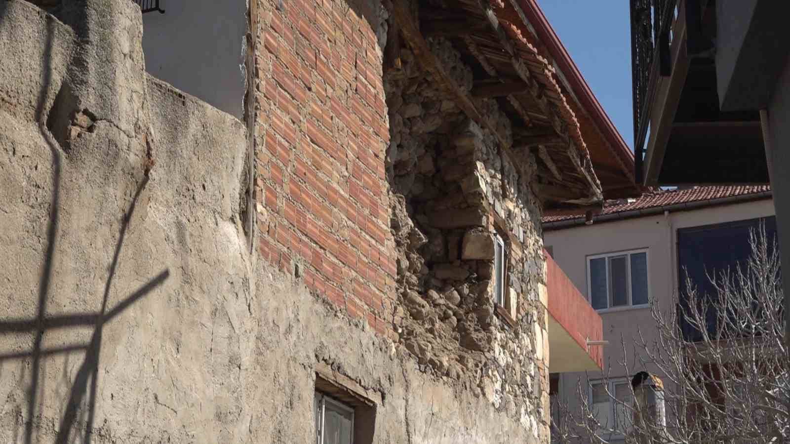 Buldan’daki eski yapılarda büyük hasarlar oluştu